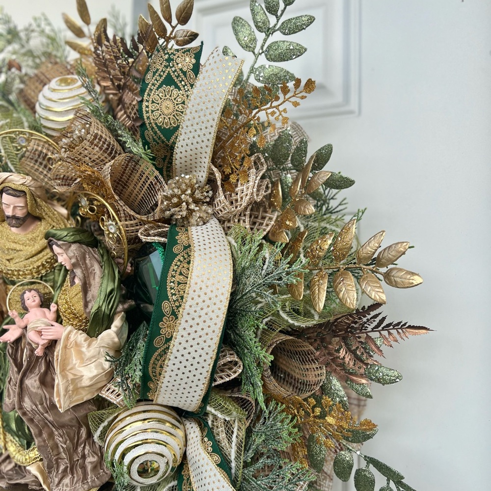 Large 30β Handmade Elegant Holy Family Green and Gold Holiday Wreath - Picture 7 of 11